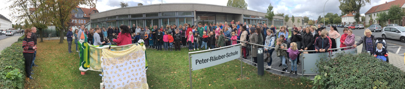 Panorama vor der Schule