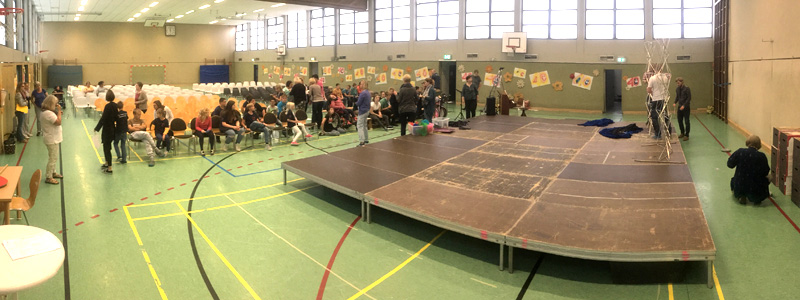 Und so sah es einen Tag vor der Aufführung aus. Zur Generalprobe haben sich alle Sänger und Akteure am Montag früh eingefunden.